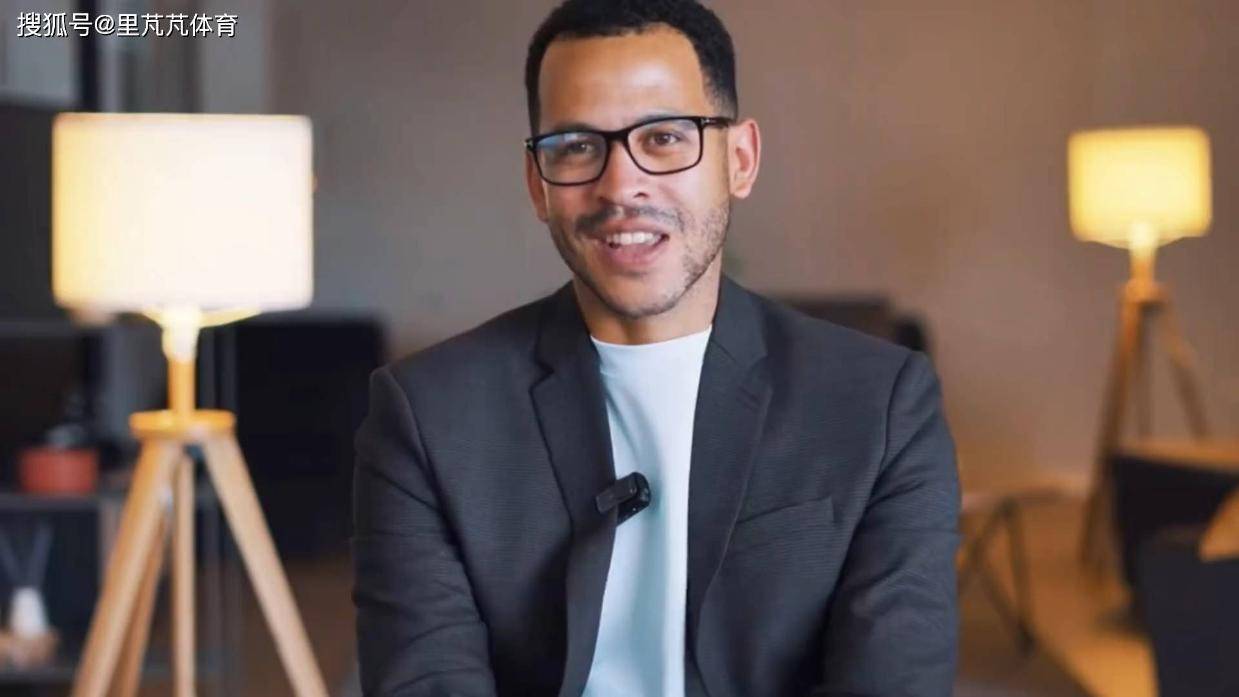 球迷气炸了：成绩达不到预计成效，可罗塞尼尔仍被高层信任